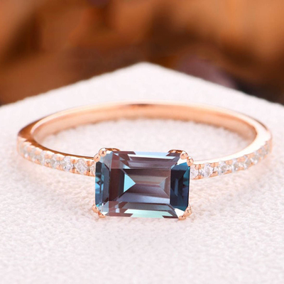 แหวนผู้หญิงพลอย Rose Gold Half Eternity 1.0ct Emerald Cut Alexandrite Ring