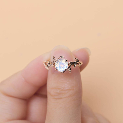 14K Rose Gold Leaf Flower Round Cut Moonstone แหวนแต่งงานแหวนหมั้น