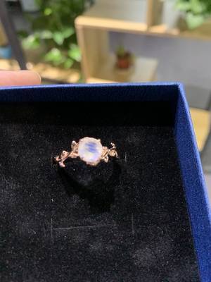 14K Rose Gold Leaf Flower Round Cut Moonstone แหวนแต่งงานแหวนหมั้น