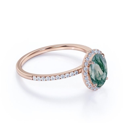 แหวนหมั้นรูปไข่สีขาวขุ่นธรรมชาติ Dendritic Moss Green Agate และ Moissanite Pave Halo