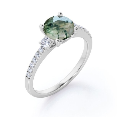 แหวนหมั้นหิน 3 ก้อน Dendritic Moss สีเขียวธรรมชาติทรงกลมและ Moissanite