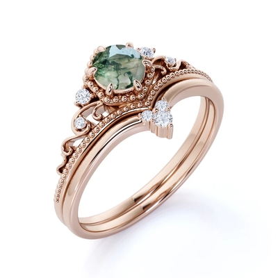 Filigree Chevron Tiara 0.6 กะรัต Round Cut Moss Green Agate and Diamond Wedding Ring Set in Rose Gold