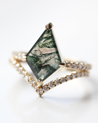 ชุดแหวนหมั้น Moss Agate Modern Prism Shape สำหรับผู้หญิงในทองคำ