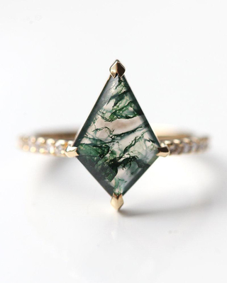 ชุดแหวนหมั้น Moss Agate Modern Prism Shape สำหรับผู้หญิงในทองคำ