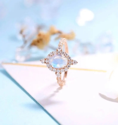ใหม่ล่าสุด Rose Gold Plating 925 เครื่องประดับเงินสเตอร์ลิงรูปไข่ Blue Moonstone แหวนหมั้น