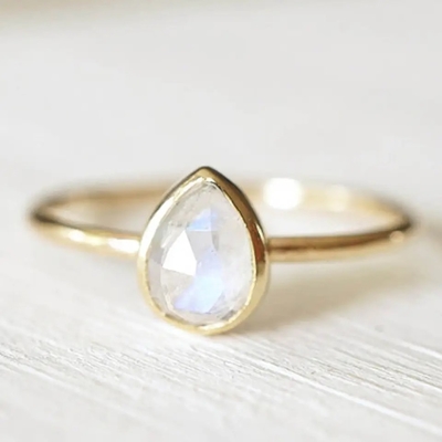Pear Moonstone แหวนหมั้น ทอง 18k แหวนเงิน เครื่องประดับพลอยธรรมชาติ