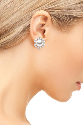 ต่างหูเพชรทองคำขาว 14K และมุกน้ำจืดสีขาว Marquise