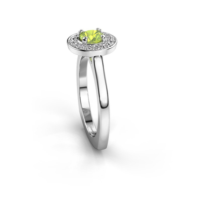 แหวน Halo Platinum Halo พร้อมเพอริดอทขนาดใหญ่โอบล้อมด้วยอัญมณีขนาดเล็กกว่า