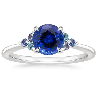 Selena 4ct Cushion Cut แหวนหมั้นไพลินสีน้ำเงินสำหรับผู้หญิง