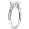 โอปอลทรงรีและ 1/15 CT. ที.ดับบลิว. แหวนเพชรบายพาสแยกก้านเงินสเตอร์ลิง