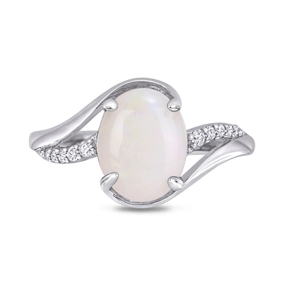 โอปอลทรงรีและ 1/15 CT. ที.ดับบลิว. แหวนเพชรบายพาสแยกก้านเงินสเตอร์ลิง