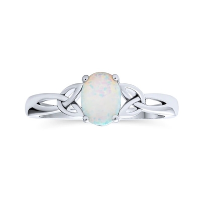 Oval Lab-Created Opal Celtic Love Knot Side Accent Ring เป็นเงินสเตอร์ลิง