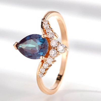 แหวนเงินแท้ 925 CZ Dainty V Shape Pear Cut Alexandrite Jewelry Ring