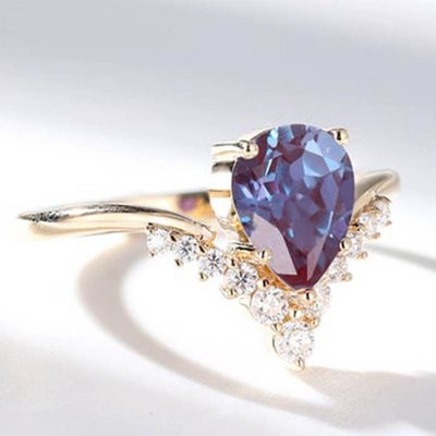 แหวนเงินแท้ 925 CZ Dainty V Shape Pear Cut Alexandrite Jewelry Ring