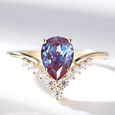 แหวนเงินแท้ 925 CZ Dainty V Shape Pear Cut Alexandrite Jewelry Ring