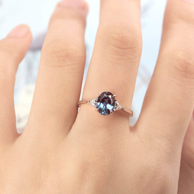 ร้อนขายเงินแท้ 925 ปู CZ แหวนวงรีตัดแหวนหมั้นหินอเล็กซานไดรต์