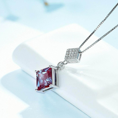 925 เงินสเตอร์ลิงเปลี่ยนสี Cubic Zircon เครื่องประดับ Lab Alexandrite สร้อยคอจี้