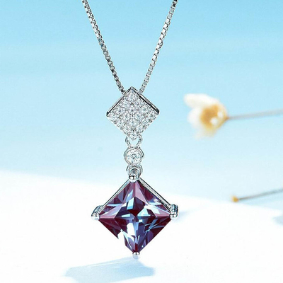 925 เงินสเตอร์ลิงเปลี่ยนสี Cubic Zircon เครื่องประดับ Lab Alexandrite สร้อยคอจี้