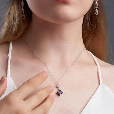 925 เงินสเตอร์ลิงเปลี่ยนสี Cubic Zircon เครื่องประดับ Lab Alexandrite สร้อยคอจี้