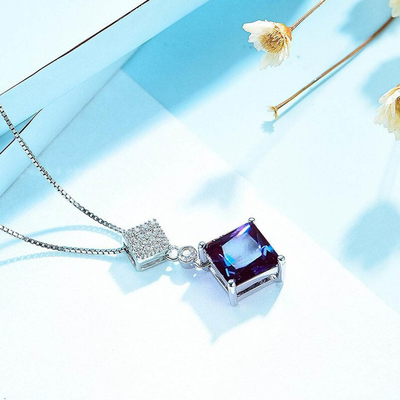 925 เงินสเตอร์ลิงเปลี่ยนสี Cubic Zircon เครื่องประดับ Lab Alexandrite สร้อยคอจี้