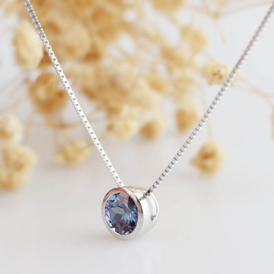 Round Cut 1CT Center Synthetic Alexandrite Bezel Solitaire 14k White Gold Pendants สร้อยคอสร้อยคอจี้ Alexandrite