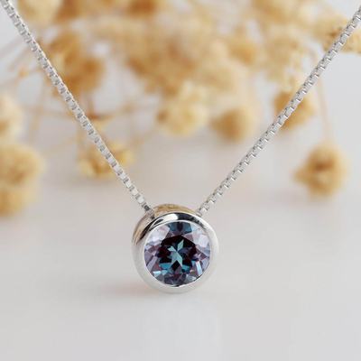 Round Cut 1CT Center Synthetic Alexandrite Bezel Solitaire 14k White Gold Pendants สร้อยคอสร้อยคอจี้ Alexandrite