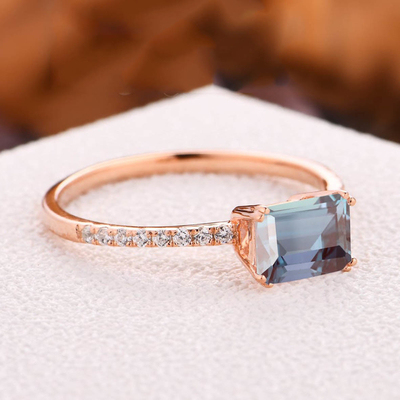 แหวนผู้หญิงพลอย Rose Gold Half Eternity 1.0ct Emerald Cut Alexandrite Ring