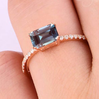 แหวนผู้หญิงพลอย Rose Gold Half Eternity 1.0ct Emerald Cut Alexandrite Ring