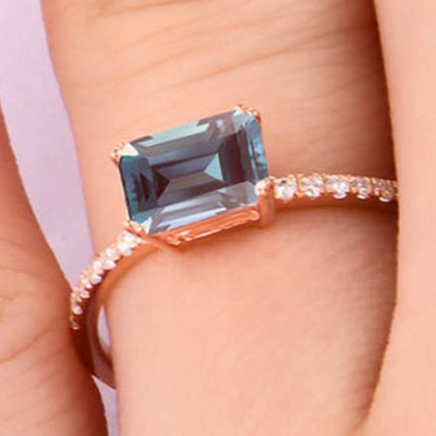 แหวนผู้หญิงพลอย Rose Gold Half Eternity 1.0ct Emerald Cut Alexandrite Ring