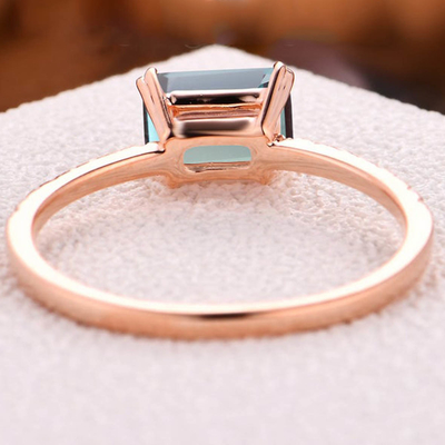 แหวนผู้หญิงพลอย Rose Gold Half Eternity 1.0ct Emerald Cut Alexandrite Ring
