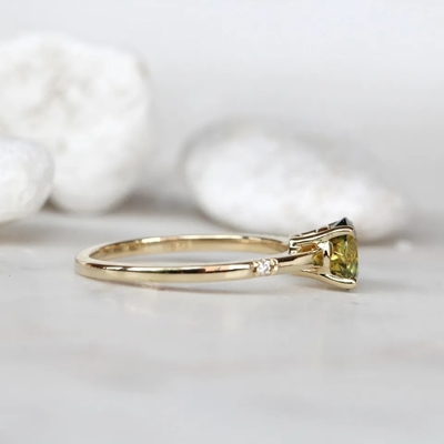 Halo Jewelry Round Cut แหวนแต่งงาน Lab สร้างแหวนหมั้นมรกตสีเขียว