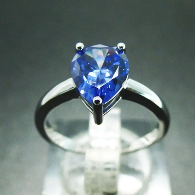 แหวนเงินสเตอร์ลิงสีเขียว Spinel แหวนแฟชั่นรูปลูกแพร์ Solitaire แหวนหมั้นแต่งงาน