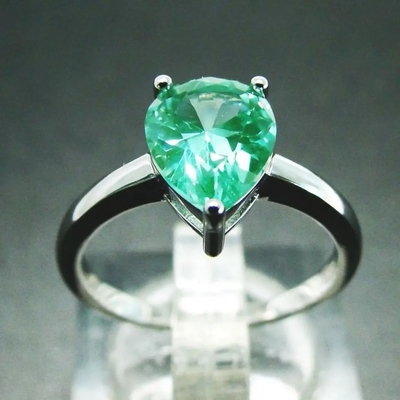 แหวนเงินสเตอร์ลิงสีเขียว Spinel แหวนแฟชั่นรูปลูกแพร์ Solitaire แหวนหมั้นแต่งงาน