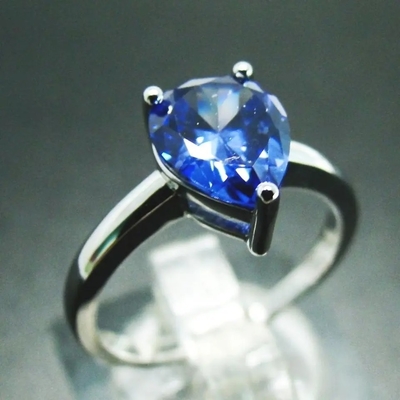 แหวนเงินสเตอร์ลิงสีเขียว Spinel แหวนแฟชั่นรูปลูกแพร์ Solitaire แหวนหมั้นแต่งงาน
