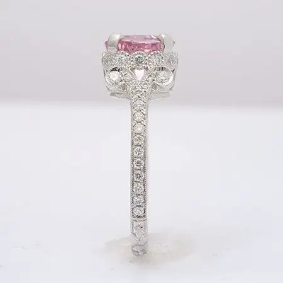 2.11 กะรัต S925 เงินสเตอร์ลิงไพลินสีชมพูธรรมชาติแหวนหมั้น Moissanite