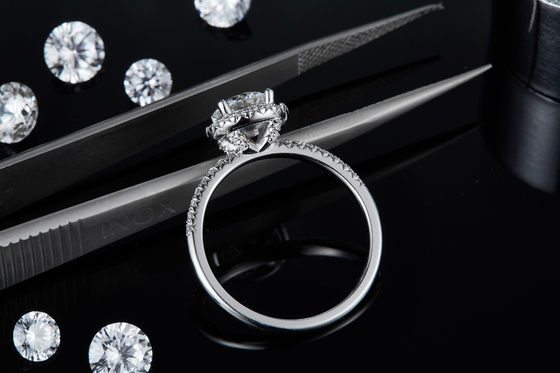 925 เครื่องประดับเงินสเตอร์ลิงแหวนหมั้นเพชร Moissanite ทรงกลมแหวนวงแหวนโอชะ