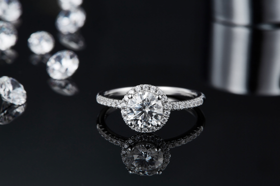 925 เครื่องประดับเงินสเตอร์ลิงแหวนหมั้นเพชร Moissanite ทรงกลมแหวนวงแหวนโอชะ