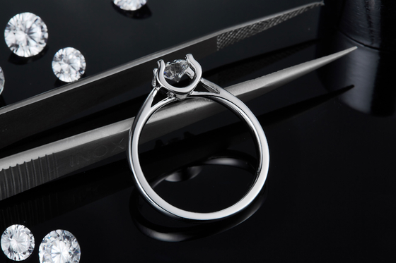แหวนเงิน 9K ล้อมเพชร Moissanite สีขาว เครื่องประดับงานแต่งงานสไตล์มินิมอล