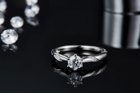 ขายส่งเครื่องประดับ Moissanite 925 เงินสเตอร์ลิงหมั้นแหวน Moissanite แบบกำหนดเอง