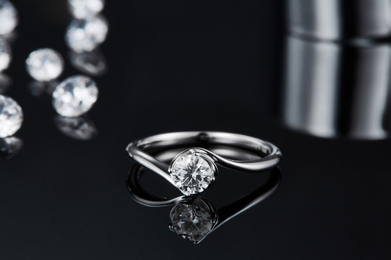 แหวนทองคำขาว 14 กะรัต Lab Grown Moissanite แรงบันดาลใจจาก Moissanite แหวนเพชรหมั้น Moissanite