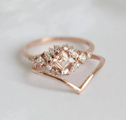 แหวนเงินสเตอร์ลิง 925 ชุบทองคำขาวสวยแวววาว Morganite Halo Ring Set