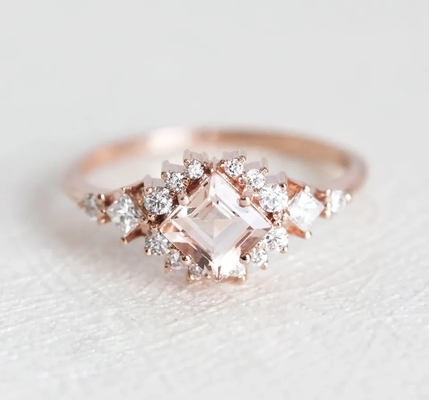 แหวนเงินสเตอร์ลิง 925 ชุบทองคำขาวสวยแวววาว Morganite Halo Ring Set
