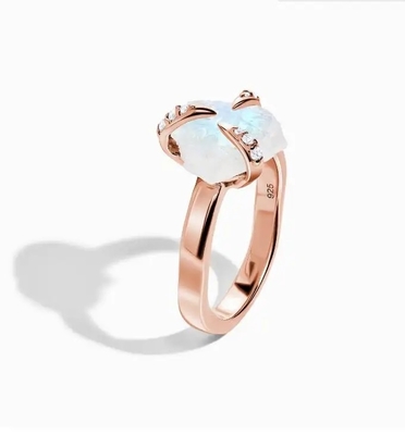 เครื่องประดับอินเทรนด์ Raw Moonstone Ring เงินสเตอร์ลิง 925 ผิดปกติสามง่ามเครื่องประดับผู้หญิง