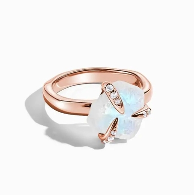 เครื่องประดับอินเทรนด์ Raw Moonstone Ring เงินสเตอร์ลิง 925 ผิดปกติสามง่ามเครื่องประดับผู้หญิง