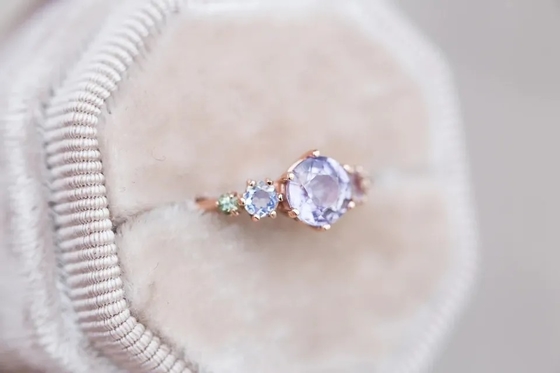 แหวนควอตซ์ลาเวนเดอร์ธรรมชาติ, 925 เงินสเตอร์ลิง Rose Gold Plated Five Stone Ring