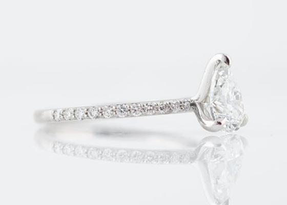 แหวนเพชรพลอยแท้ทองคำขาว 1.33ct Pear Cut PS 6×8mm For Engagement