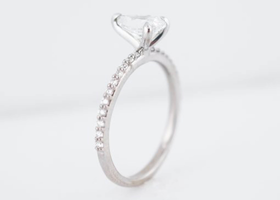 แหวนเพชรพลอยแท้ทองคำขาว 1.33ct Pear Cut PS 6×8mm For Engagement