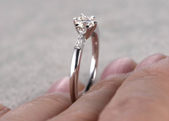 5mm Moissanite Real Diamond Jewellery แหวนทองคำขาววัสดุ ODM สำหรับสวมใส่ทุกวัน