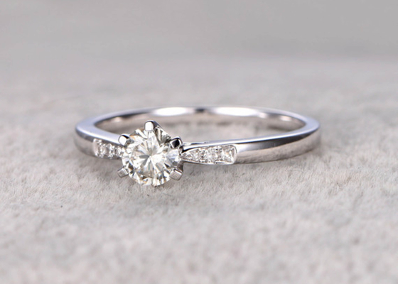 5mm Moissanite Real Diamond Jewellery แหวนทองคำขาววัสดุ ODM สำหรับสวมใส่ทุกวัน