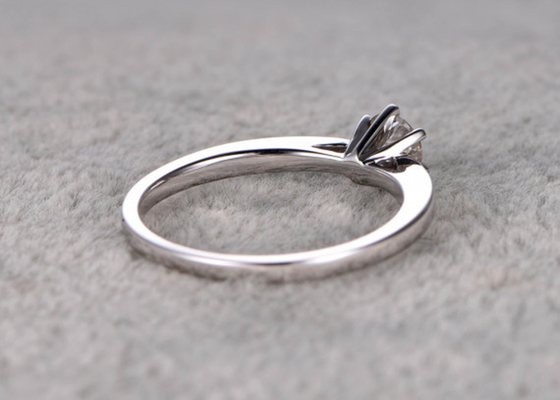 5mm Moissanite Real Diamond Jewellery แหวนทองคำขาววัสดุ ODM สำหรับสวมใส่ทุกวัน